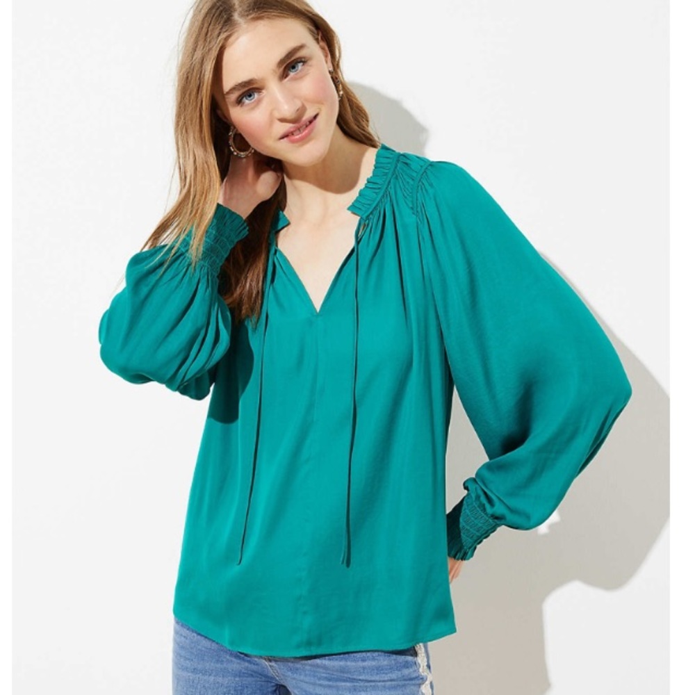 NWT Loft flowy green tie neck blouse.